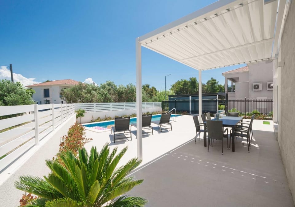Property building, Pool view, Swimming pool