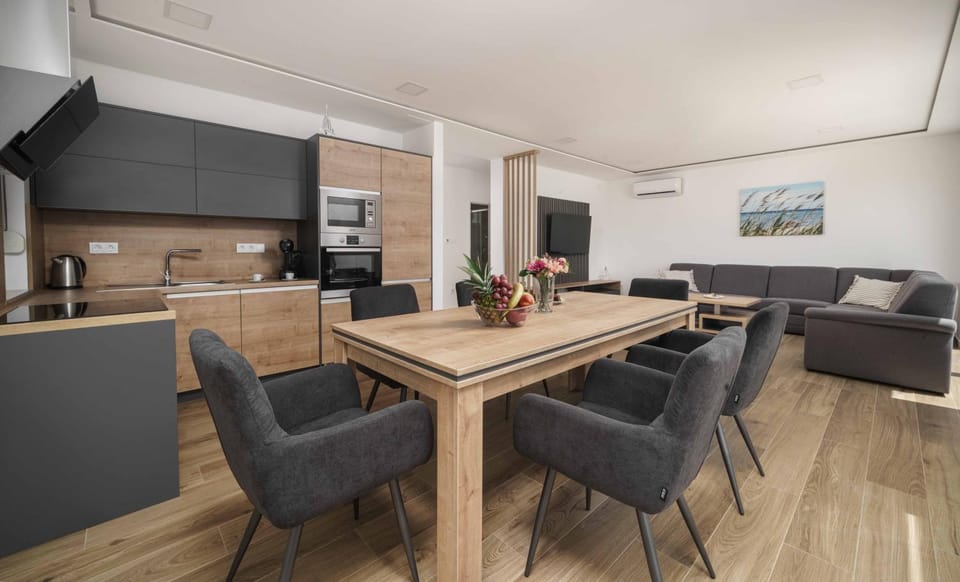 TV and multimedia, Kitchen or kitchenette, Living room, Seating area, Dining area, minibar, pet friendly, stove