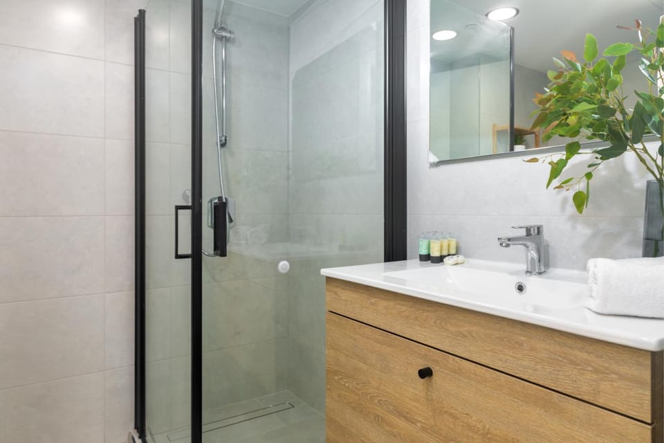 Shower, Bathroom, towels
