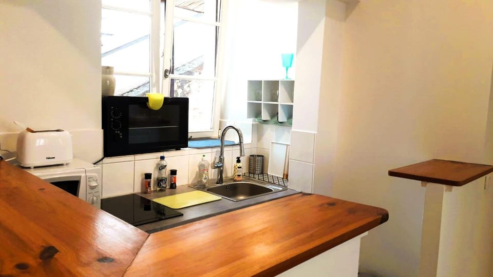 Kitchen or kitchenette, stove