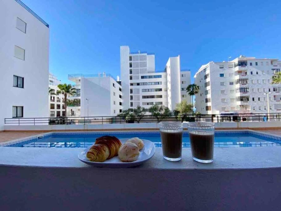 Property building, Patio, Day, View (from property/room), Balcony/Terrace, Food and drinks, City view, Pool view, Swimming pool, Drinks