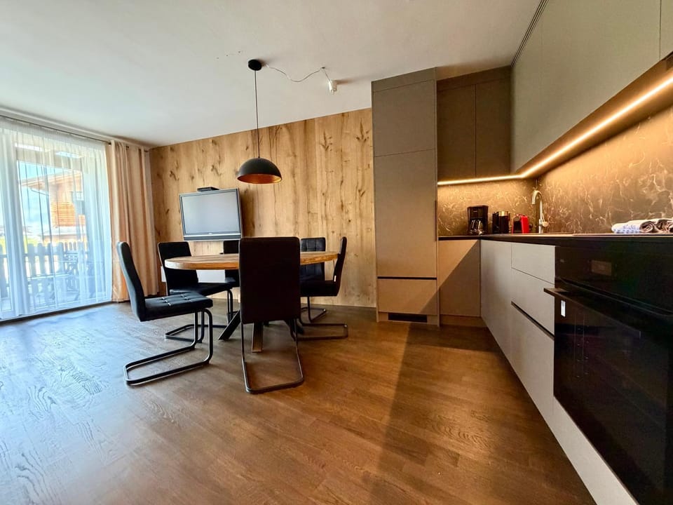 TV and multimedia, Seating area, kitchen