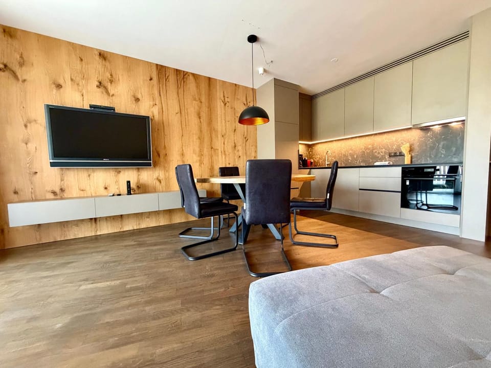 TV and multimedia, Kitchen or kitchenette, Living room, kitchen