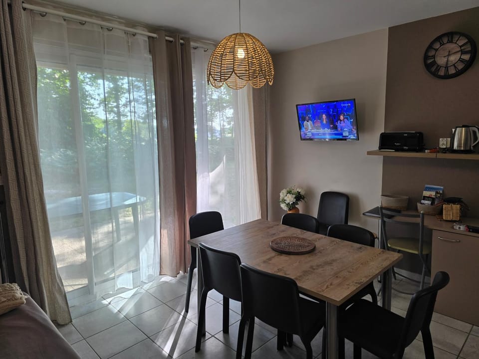 TV and multimedia, Living room, Dining area