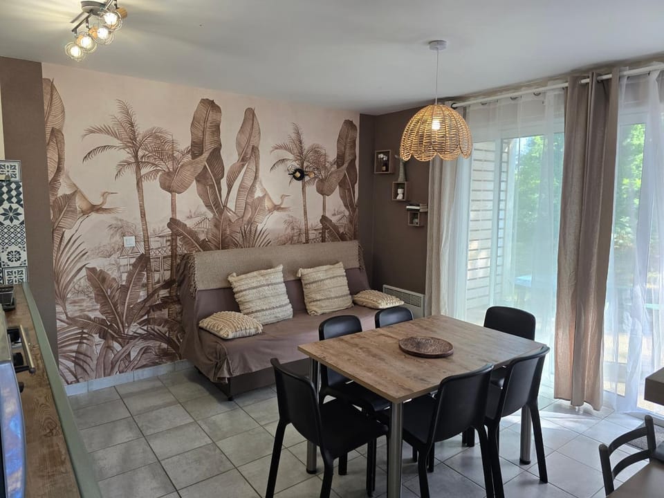 Living room, Dining area