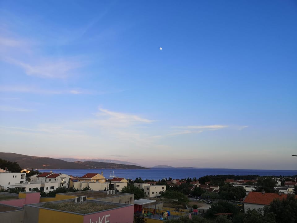 City view, Sea view