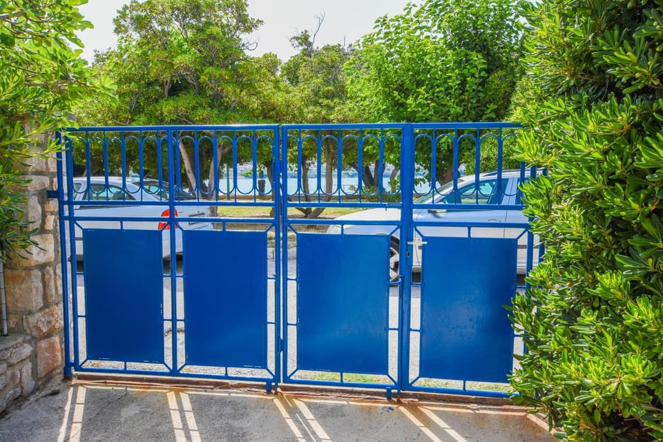 Property building, Sea view, Parking