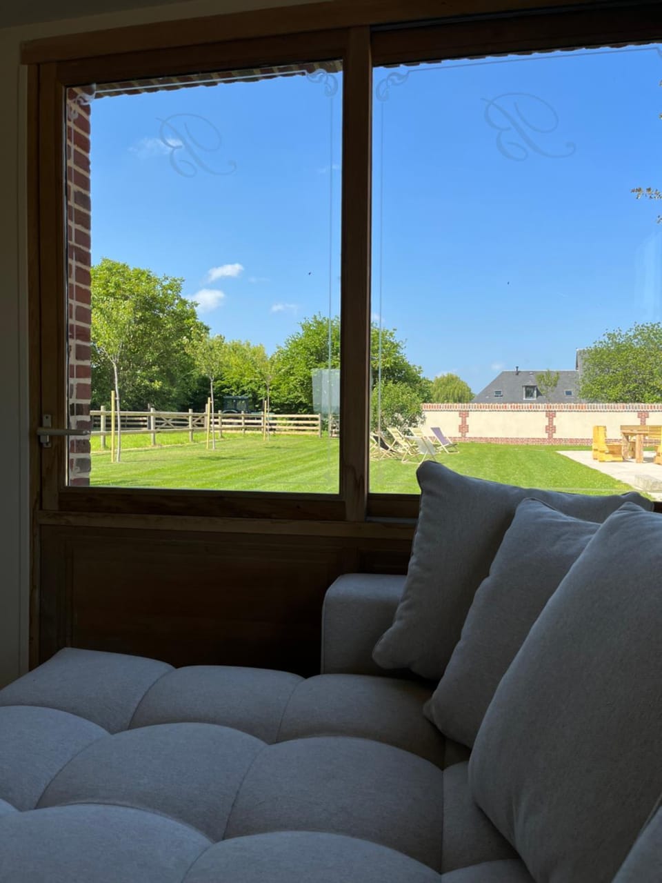 Day, Natural landscape, Living room, Seating area