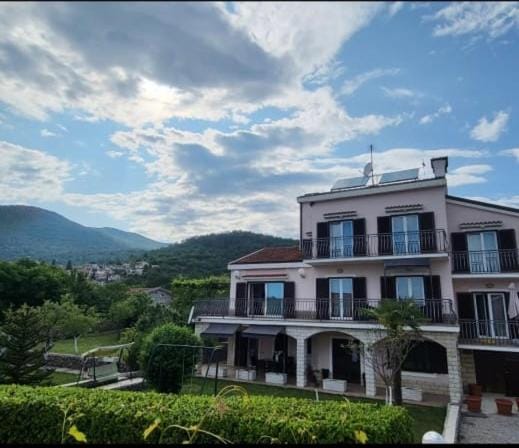 Property building, Day, Mountain view