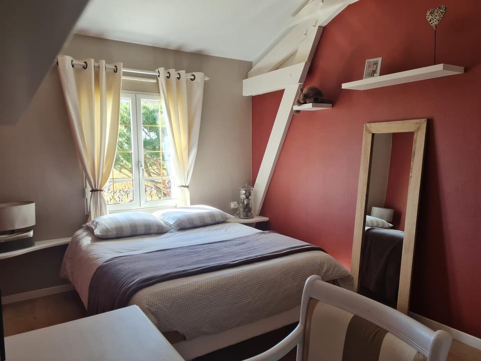 Bed, Photo of the whole room, Bedroom