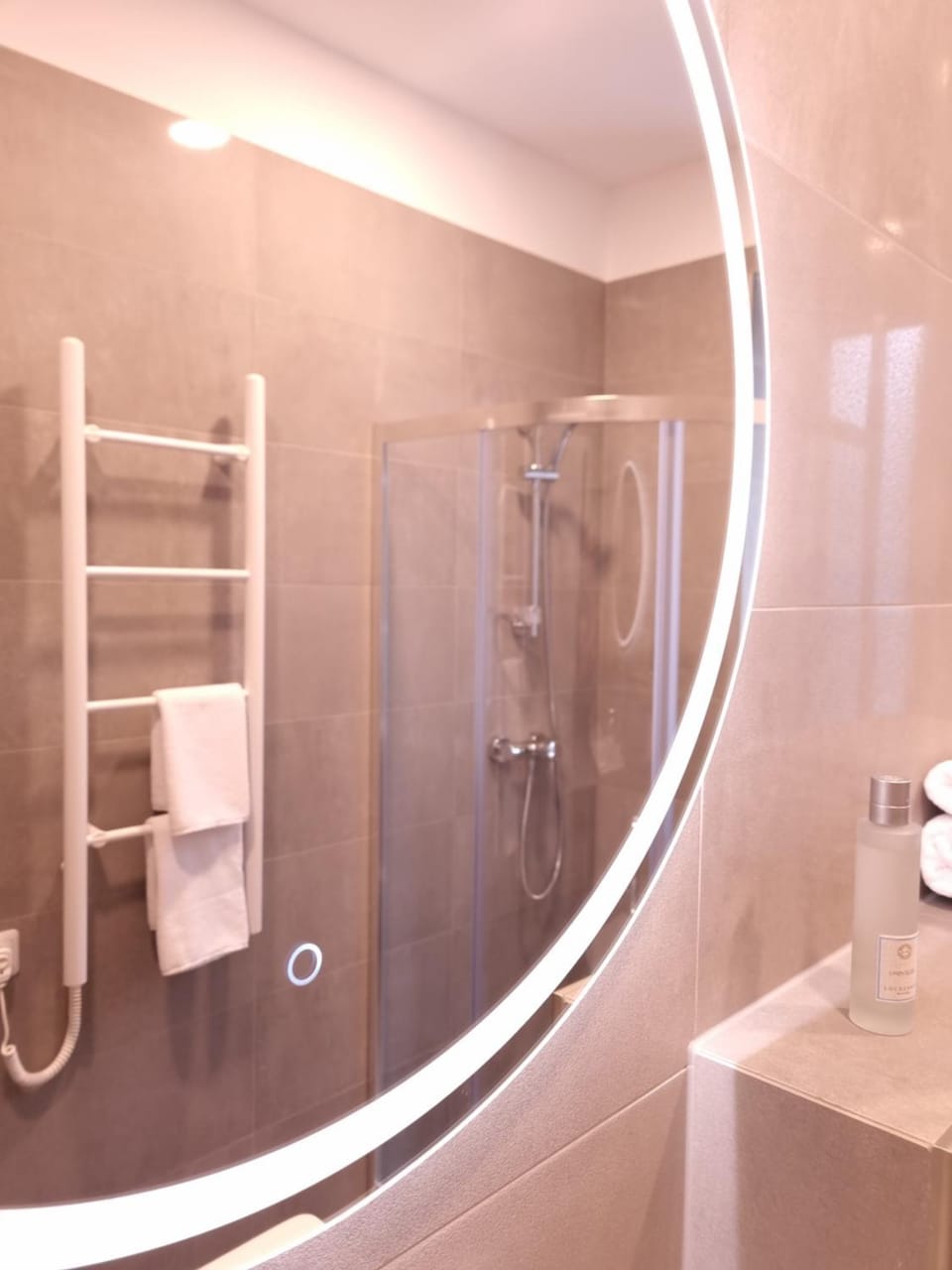 Shower, Bathroom, towels