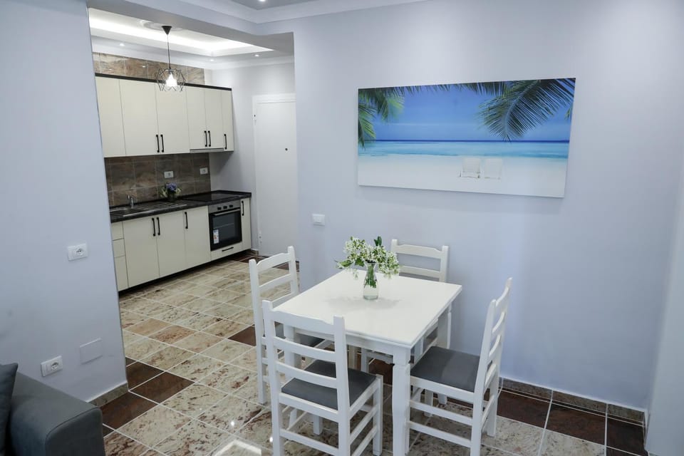 Kitchen or kitchenette, Dining area, dishwasher, minibar, oven, pet friendly, stove