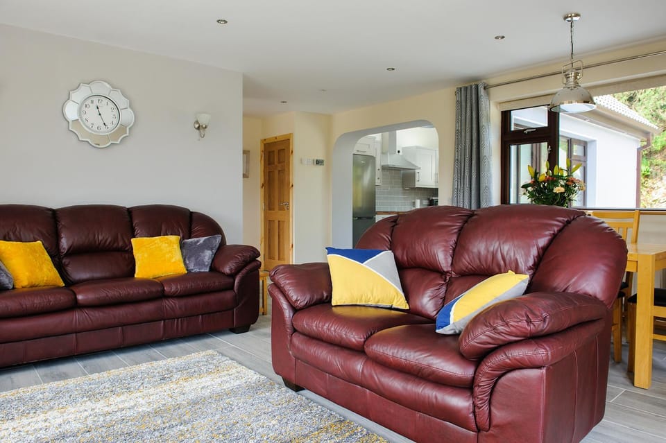 Communal lounge/ TV room, TV and multimedia, Living room, Seating area