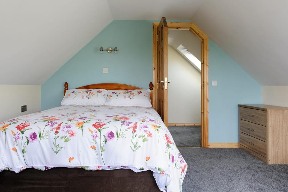 Bed, Photo of the whole room, Bedroom, wardrobe