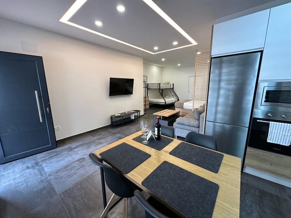 Facade/entrance, Kitchen or kitchenette, Photo of the whole room, Dining area