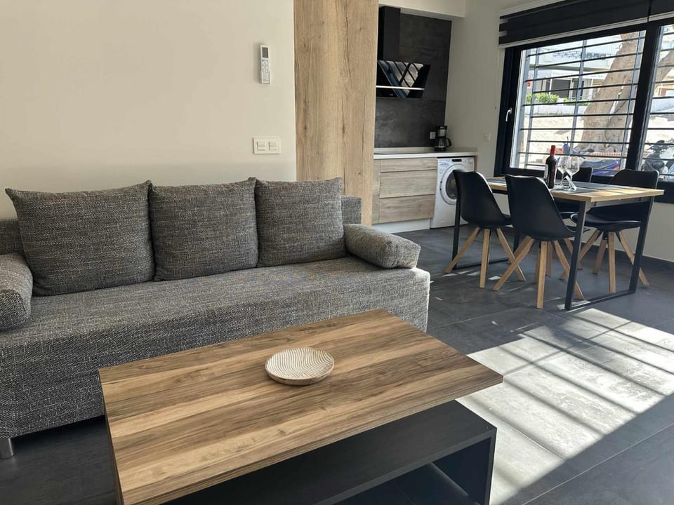 Communal lounge/ TV room, Living room, Dining area
