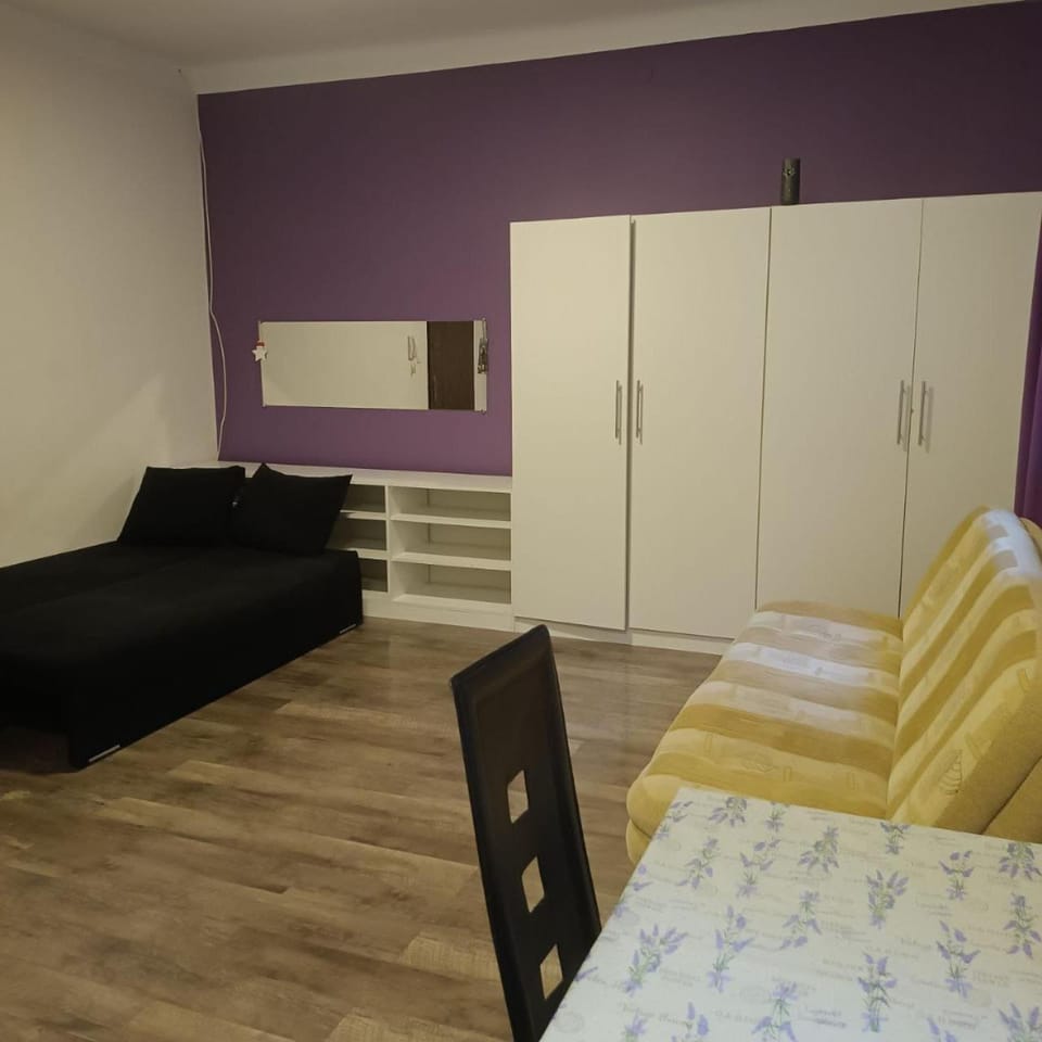Bed, Living room, Photo of the whole room, Bedroom, hair dresser, wardrobe