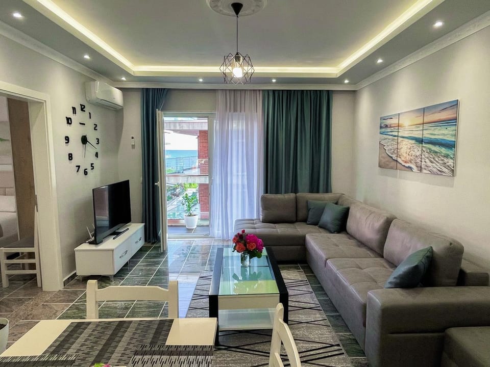 TV and multimedia, View (from property/room), Living room, Seating area, Dining area, air conditioner