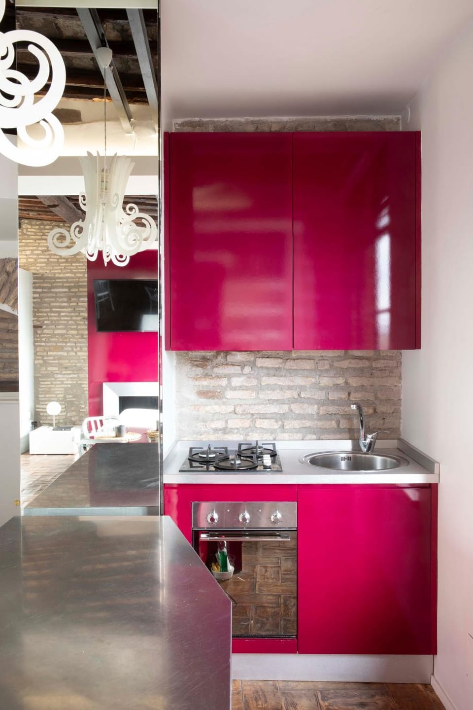 Kitchen or kitchenette, pet friendly, stove