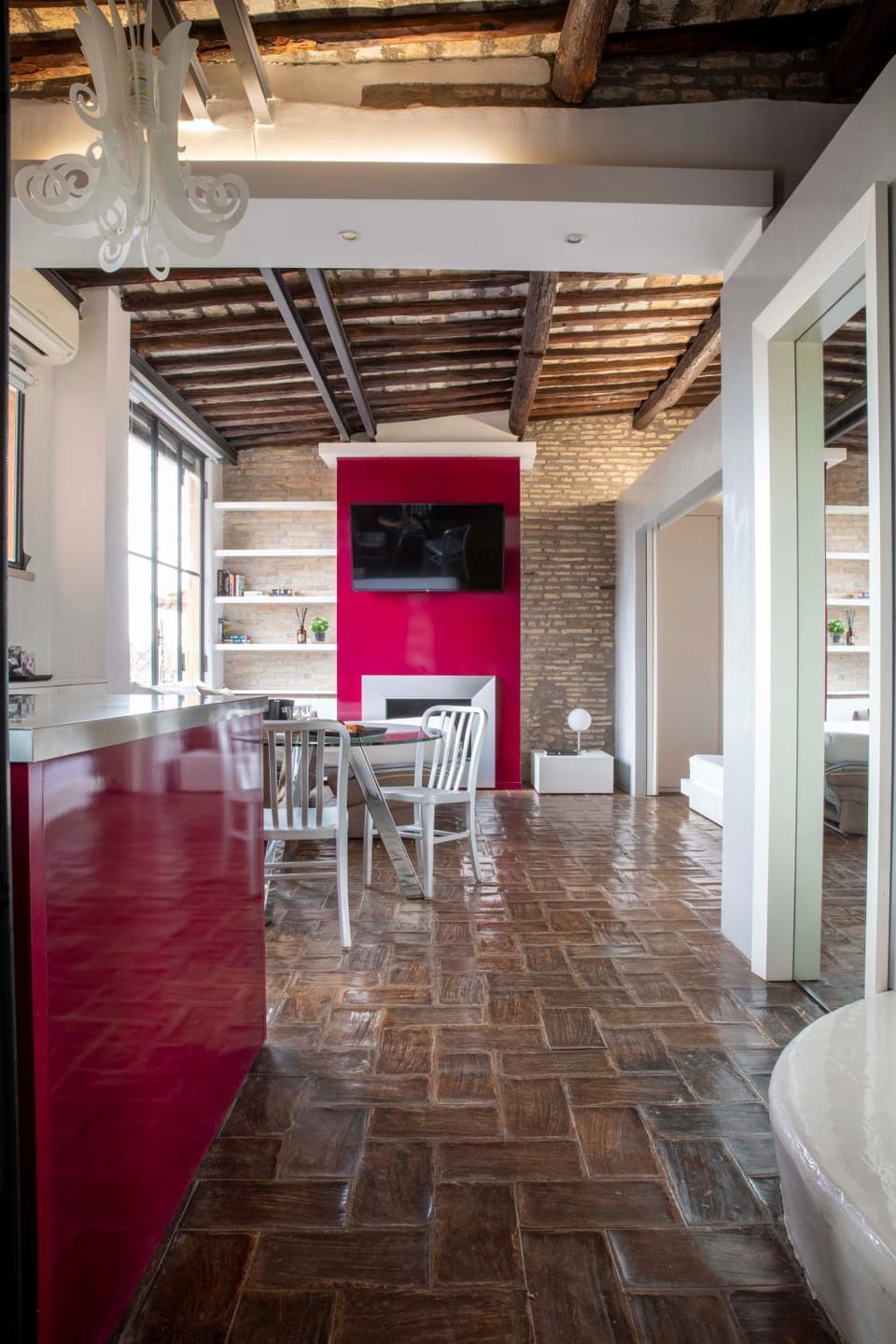 TV and multimedia, Dining area