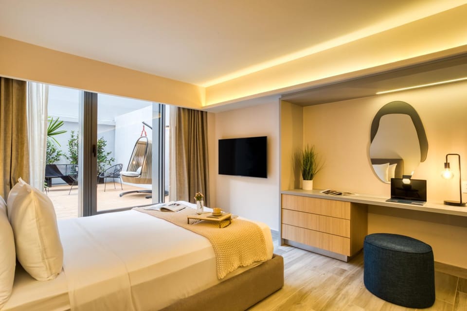 Patio, Bed, TV and multimedia, Bedroom