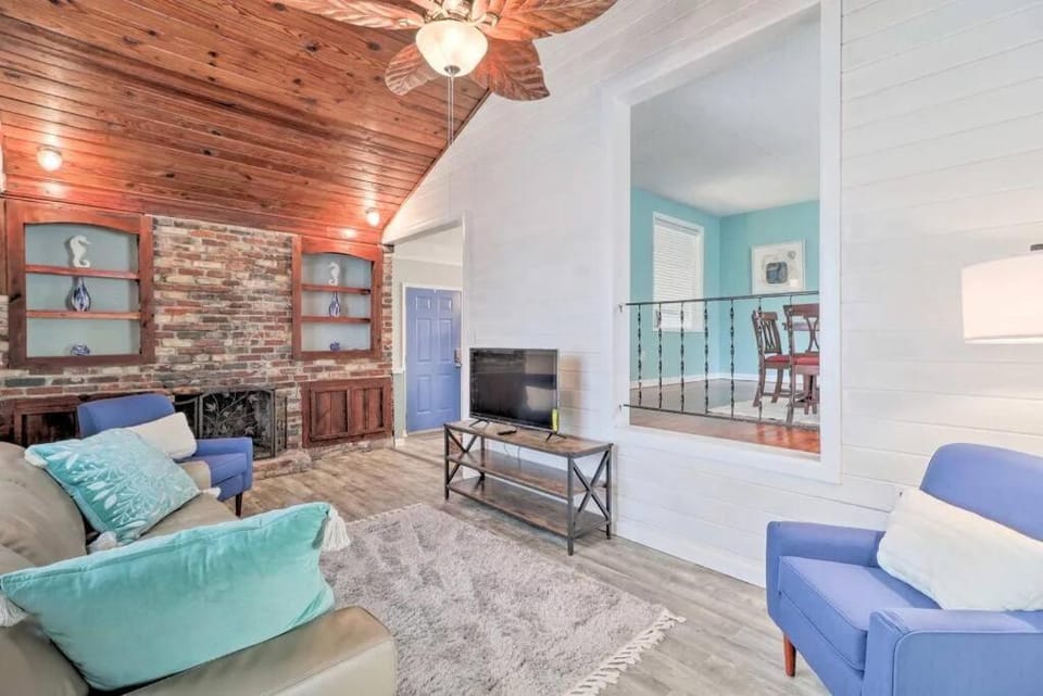 Pool home sleeps 6 with large fenced yard House in Jacksonville