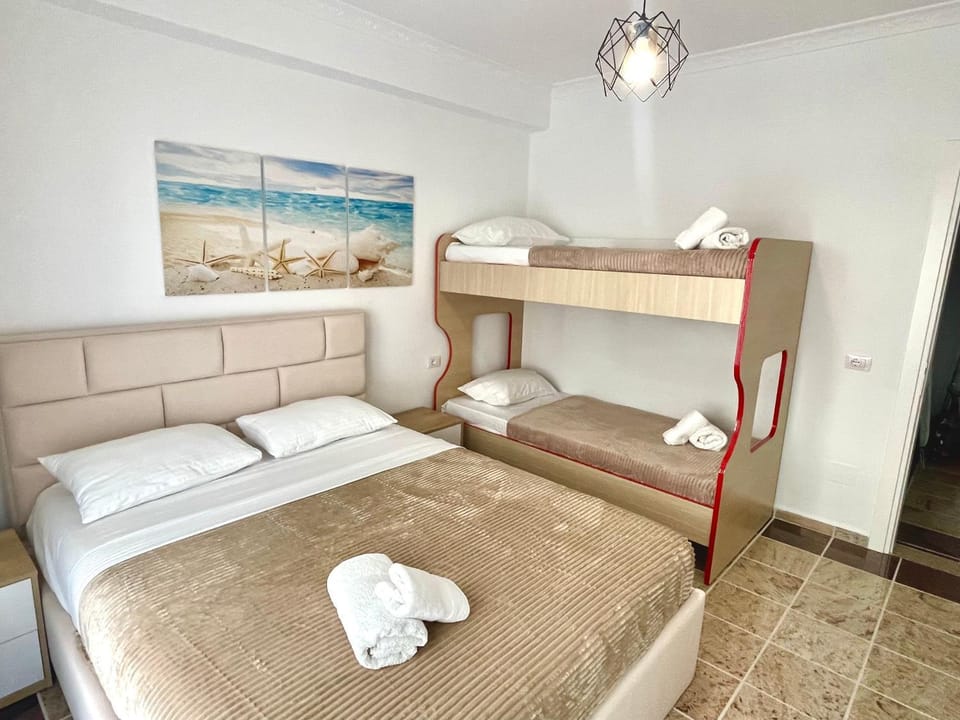 Bed, Photo of the whole room, Bedroom, bunk bed, towels