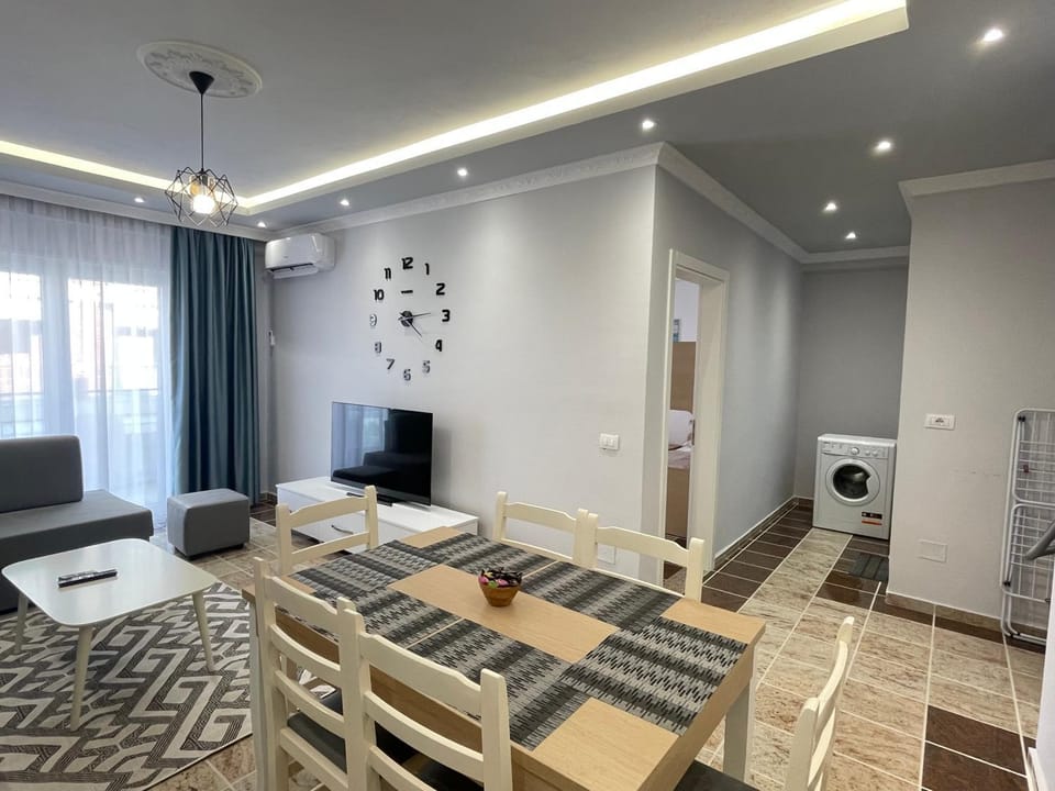 TV and multimedia, Living room, Seating area, Dining area, air conditioner
