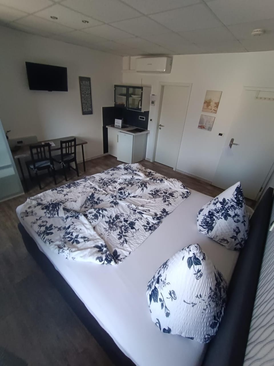 TV and multimedia, Photo of the whole room