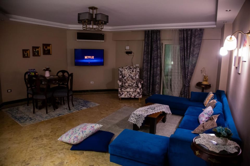 TV and multimedia, Seating area, Evening entertainment