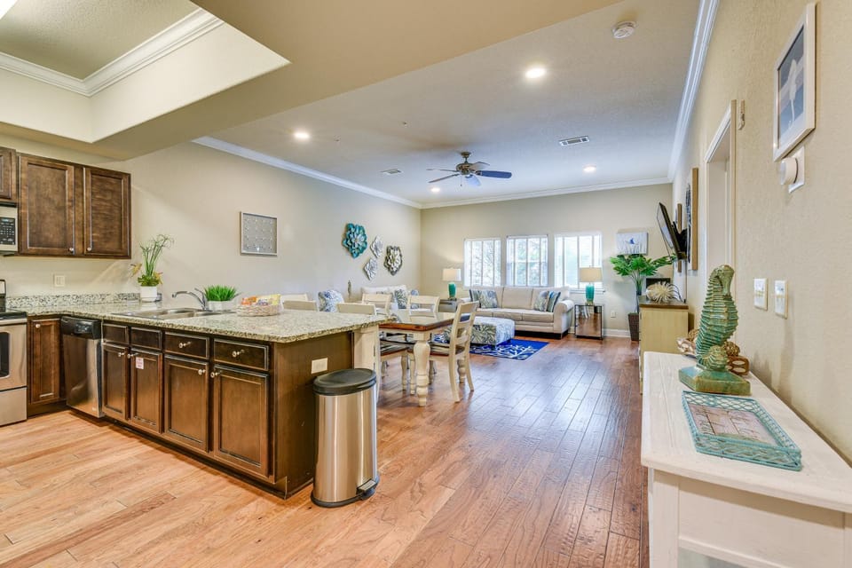 Miramar Beach Condo w/ Pool - Walk to Beach! House in Miramar Beach