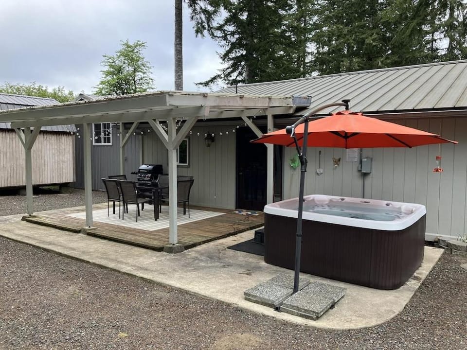 Patio, Hot Tub, Dining area