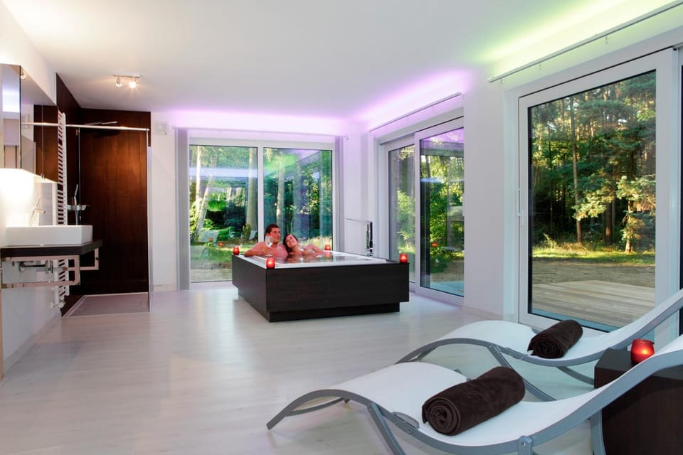 Shower, Garden, Bathroom, TV and multimedia, View (from property/room), Balcony/Terrace, Seating area, Bedroom