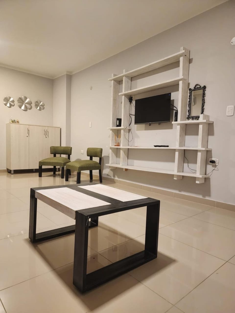 Communal lounge/ TV room, TV and multimedia, Living room, Seating area