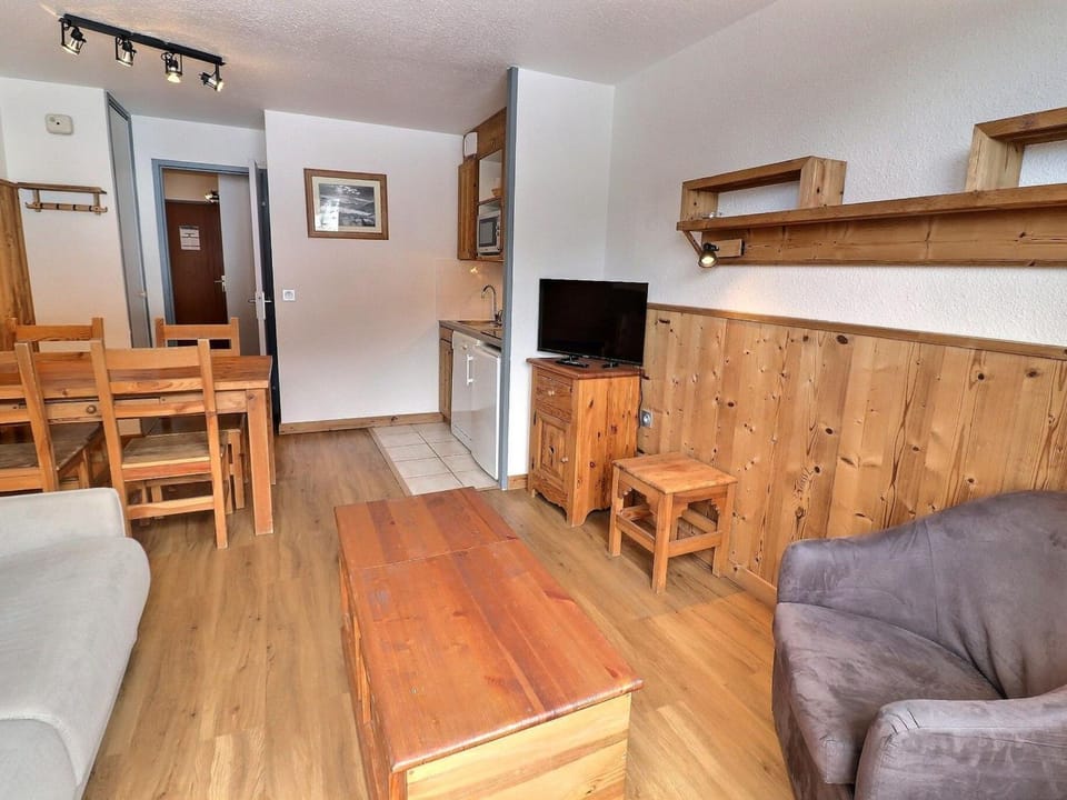 Confortable 2 Pièces, Skis aux Pieds, Proche Commerces - FR-1-182A-33 Apartment in Les Allues