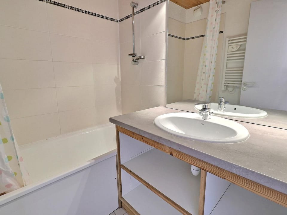 Cosy 2 Pièces, Skis aux Pieds, Proche Commerces - FR-1-182A-34 Apartment in Les Allues