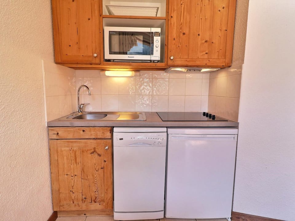 Cosy 2 Pièces, Skis aux Pieds, Proche Commerces - FR-1-182A-34 Apartment in Les Allues