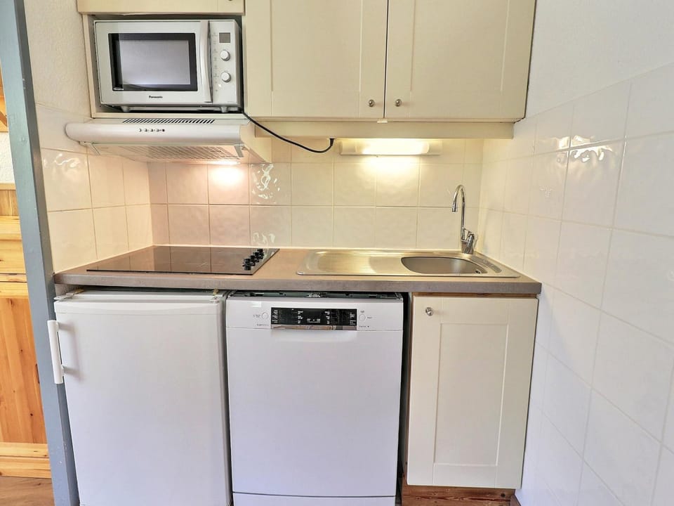 Confortable 2P+Cabine, Skis aux pieds, proche commerces, 5/6 pers - FR-1-182A-32 Cabin in Les Allues