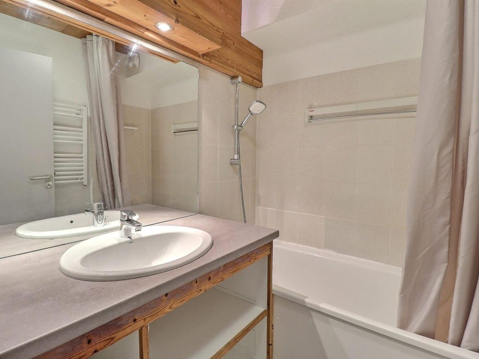 Confortable Appart 2 Pièces, Skis aux Pieds, Animaux Bienvenus - FR-1-182A-43 Apartment in Les Allues