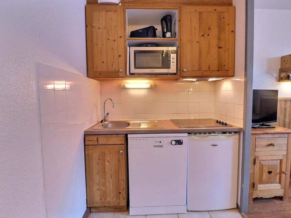 Confortable 2 Pièces, Skis Aux Pieds, Animaux Admis - FR-1-182A-37 Apartment in Les Allues