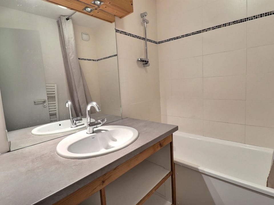 2 Pièces Confortable, Skis aux Pieds, Proche Commerces - FR-1-182A-36 Apartment in Les Allues