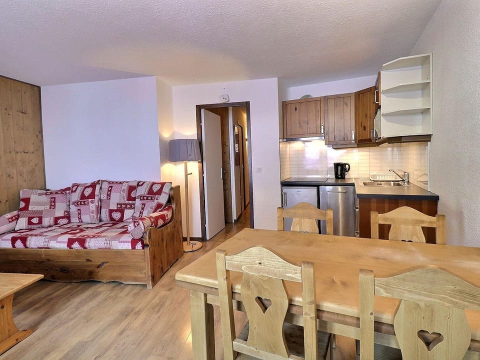 Confortable 2 Pièces, Skis aux Pieds, Proche Commerces - FR-1-182A-41 Apartment in Les Allues