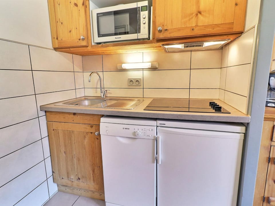 2 Pièces Confortable, Skis aux Pieds, Proche Commerces - FR-1-182A-44 Apartment in Les Allues