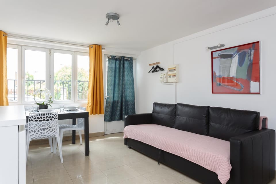 Maison de ville FG Apartment in Drancy