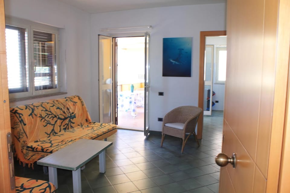Girasole sul mare ,sea view washdisher , air conditioning, garage moto, 200 m from centre, 300 m from beach ,wifi, CIN Apartment in Santa Teresa Gallura