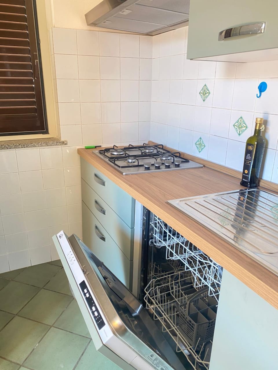 Girasole sul mare ,sea view washdisher , air conditioning, garage moto, 200 m from centre, 300 m from beach ,wifi, CIN Apartment in Santa Teresa Gallura