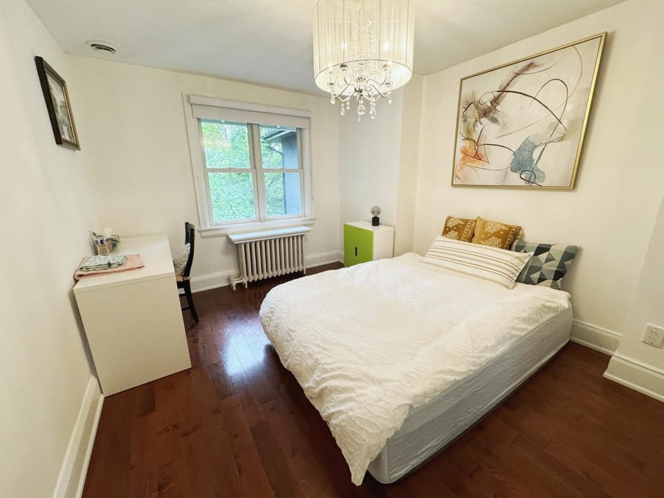 Photo of the whole room, Bedroom