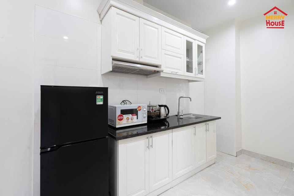 Coffee/tea facilities, Kitchen or kitchenette, minibar, stove
