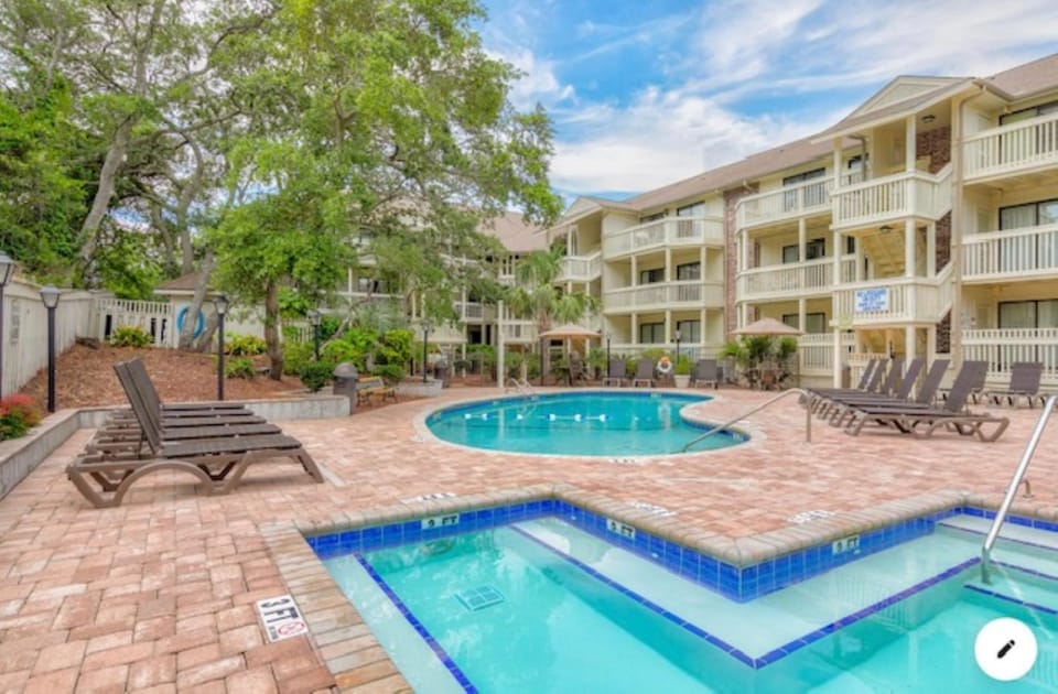 Hot Tub, Swimming pool