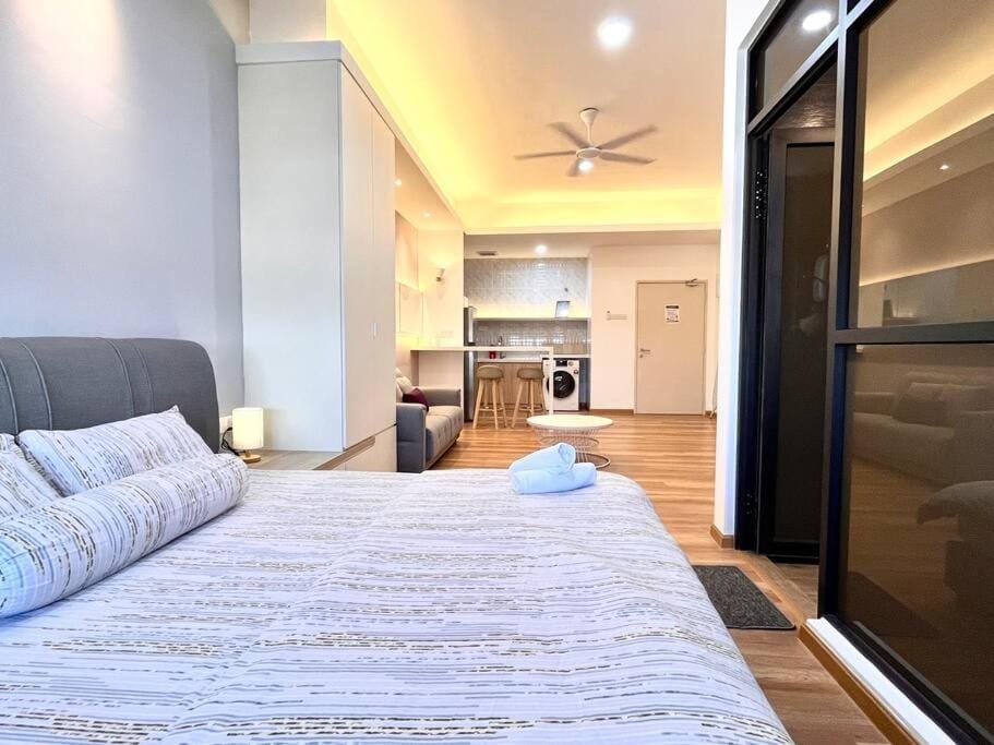 Bed, Photo of the whole room, Bedroom, fireplace